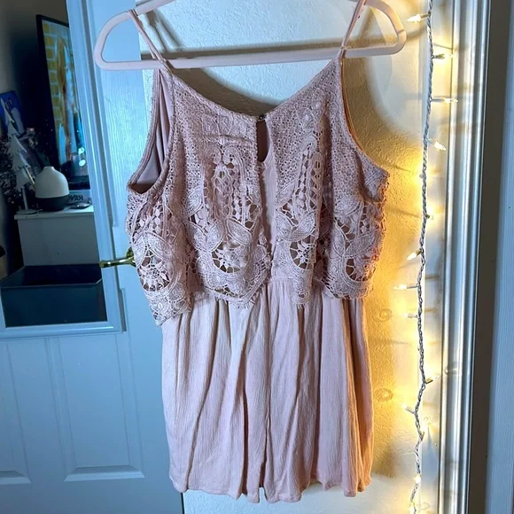 Light Pink Lace Romper XL, MOSSIMO SUPPLY CO.tm - Picture 2 of 2